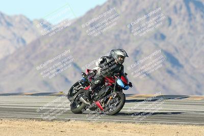 media/Dec-01-2025-Moto Forza (Mon) [[2daa91e15f]]/3-Beginner Group/Session 4 Turn 9/